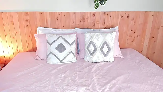 Snapshot of CloehSmiith chatting on February 6, 11:13 am CloehSmiith online show from February 6, 11:13 am