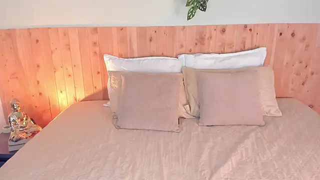 Snapshot of CloehSmiith chatting on March 16, 11:58 am CloehSmiith online show from March 16, 11:58 am