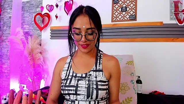 Snapshot of Sarita__love chatting on February 14, 2:08 am Sarita love online show from February 14, 2:08 am