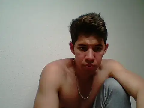 Snapshot of Maxtaylor18 chatting on October 8, 2:31 am Maxtaylor18 online show from October 8, 2:31 am