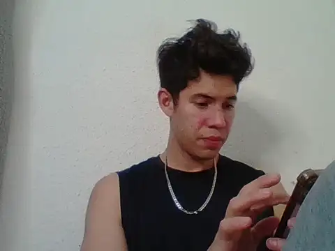 Snapshot of Maxtaylor18 chatting on October 17, 2:04 am Maxtaylor18 online show from October 17, 2:04 am