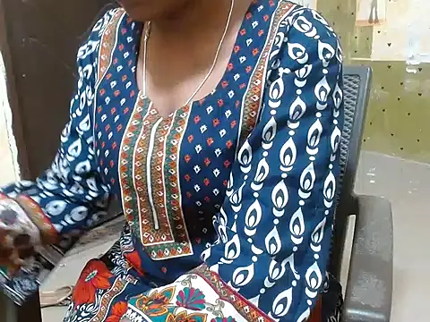 Snapshot of shallyji chatting on October 28, 6:17 am shallyji online show from October 28, 6:17 am