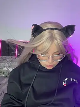 Annie Grosse online show from September 18, 8:55 pm