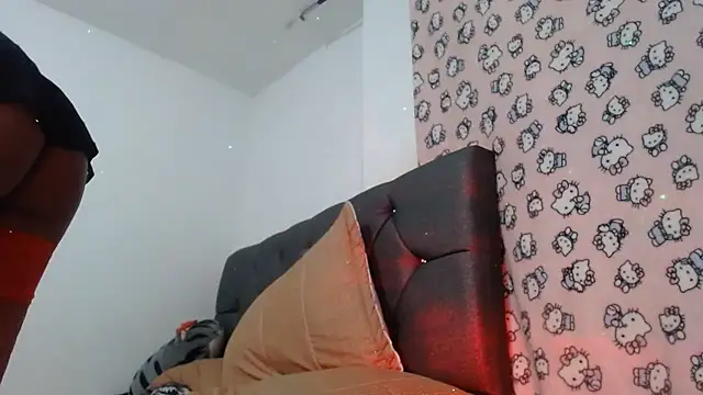 Snapshot of Angeliicaxx chatting on June 10, 8:13 am Angeliicaxx online show from June 10, 8:13 am