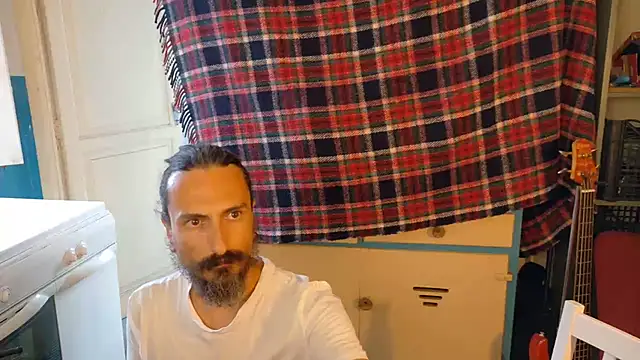 Snapshot of Mrkurt86 chatting on July 9, 4:33 pm Mrkurt86 online show from July 9, 4:33 pm