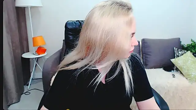 Snapshot of LiluMoon__ chatting on March 26, 4:56 pm LiluMoon online show from March 26, 4:56 pm