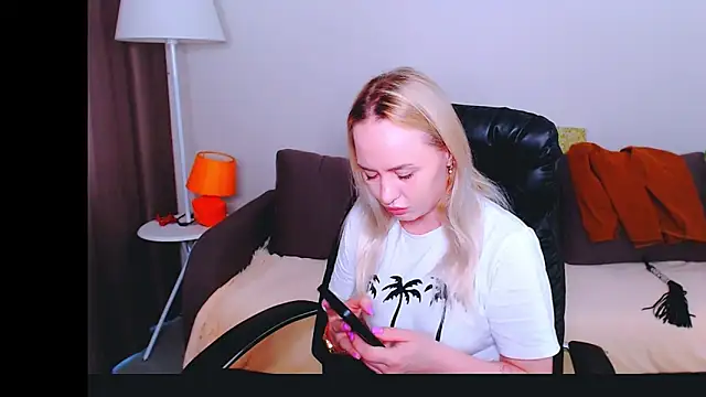 LiluMoon   online show from April 23, 8:13 am