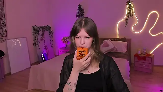 Lisa Blossom online show from June 25, 6:07 am