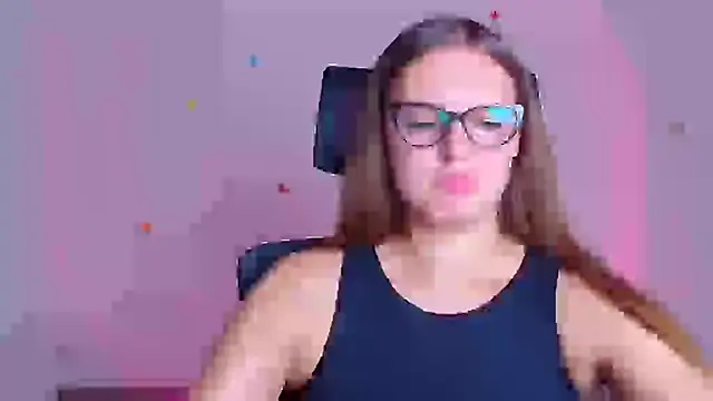 Snapshot of Aurora_White chatting on September 12, 11:32 am Aurora White online show from September 12, 11:32 am