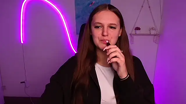 Snapshot of Aurora_White chatting on October 20, 11:21 am Aurora White online show from October 20, 11:21 am