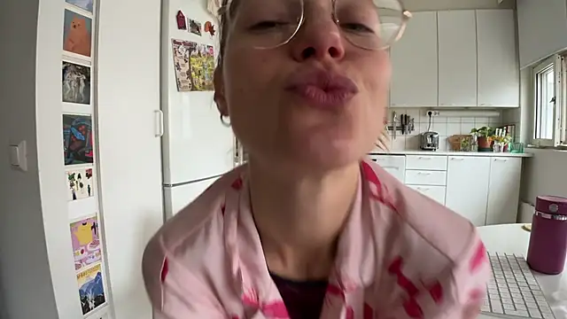 Scorpion Peach online show from November 7, 10:15 am