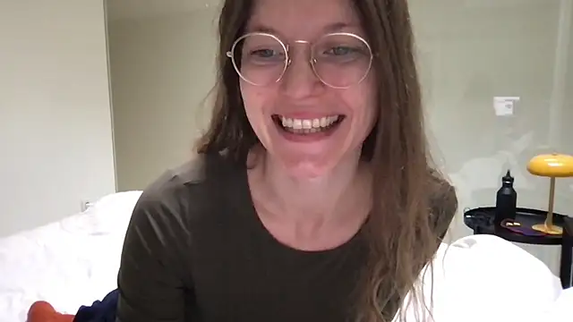 Scorpion Peach online show from January 9, 12:30 pm