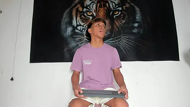 tyler twink boy online show from May 25, 1:17 pm