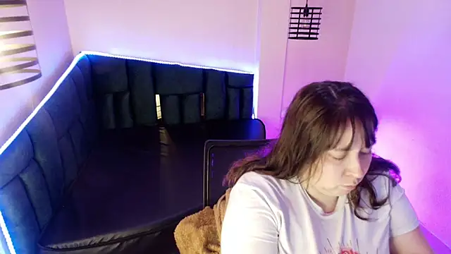  Emily rosee  online show from December 3, 11:30 am