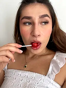 Isa Villamarin online show from September 23, 2:42 pm