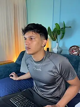 Leo Savage  online show from April 1, 4:02 am