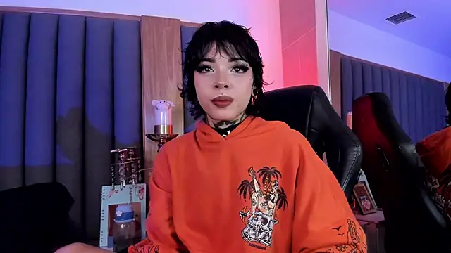 misstomie  online show from February 25, 5:11 pm