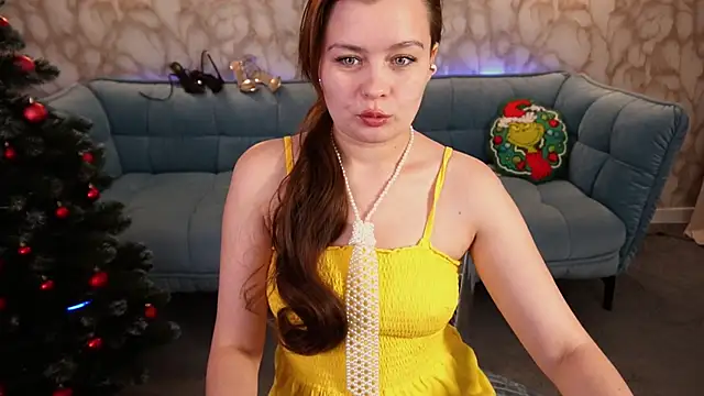 RedDoll  online show from December 14, 5:40 pm