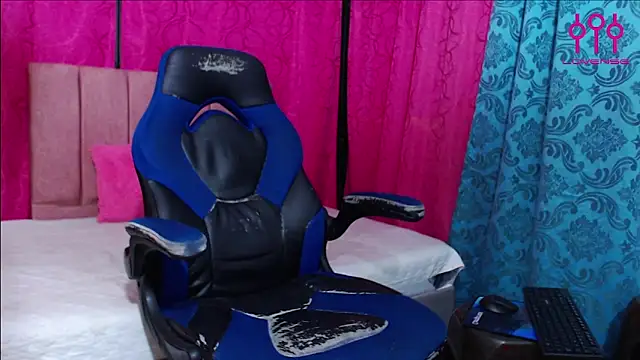 ximena butterfly2 online show from April 7, 11:48 pm