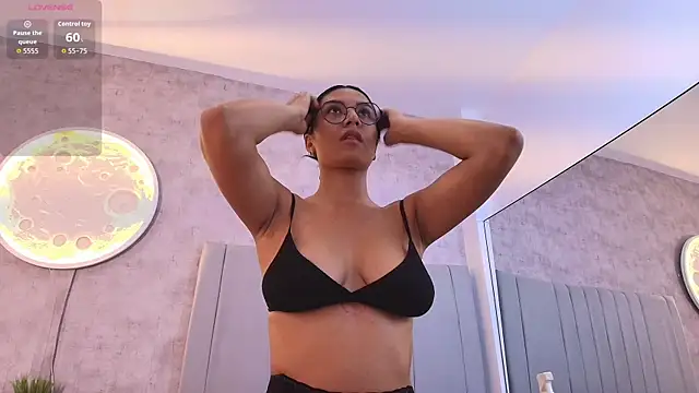 Snapshot of karla-ruiz chatting on February 25, 7:34 pm karla-ruiz online show from February 25, 7:34 pm