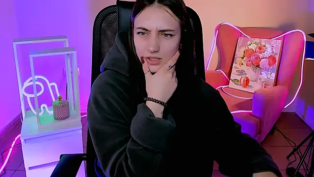 olivianorton online show from September 30, 12:32 pm