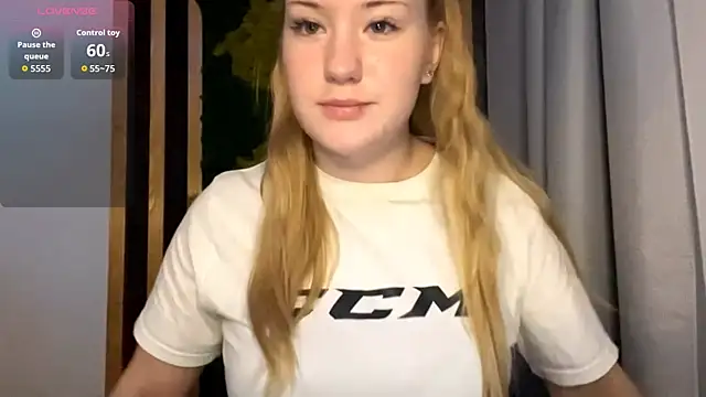 PandaFluff online show from October 29, 4:20 pm