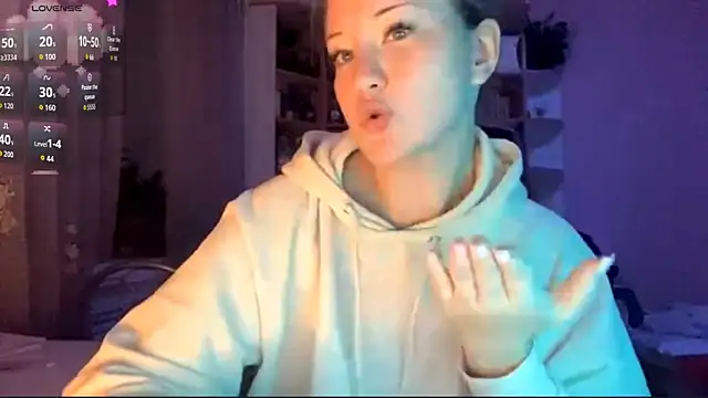 Snapshot of PandaFluff chatting on February 4, 5:41 pm PandaFluff online show from February 4, 5:41 pm