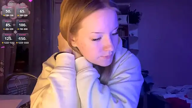 Snapshot of PandaFluff chatting on February 5, 4:55 pm PandaFluff online show from February 5, 4:55 pm