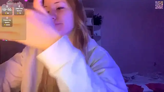 Snapshot of PandaFluff chatting on February 7, 5:16 pm PandaFluff online show from February 7, 5:16 pm