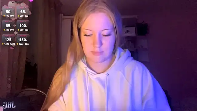 Snapshot of PandaFluff chatting on February 8, 5:16 pm PandaFluff online show from February 8, 5:16 pm