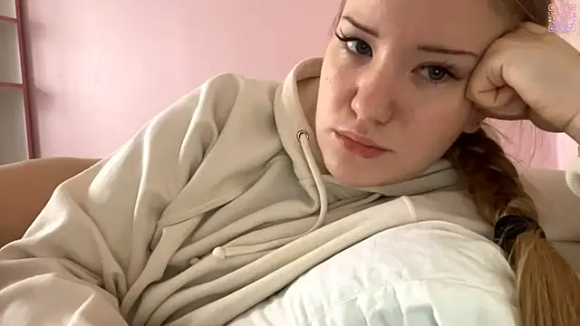 Snapshot of PandaFluff chatting on February 13, 6:20 am PandaFluff online show from February 13, 6:20 am