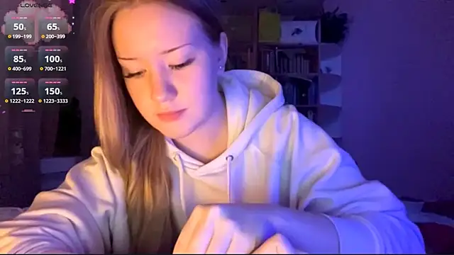 Snapshot of PandaFluff chatting on February 15, 6:59 pm PandaFluff online show from February 15, 6:59 pm