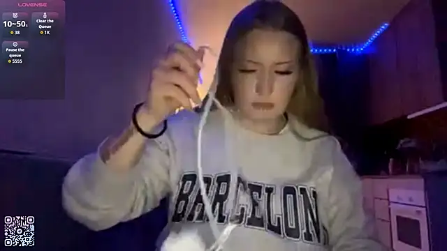 Snapshot of PandaFluff chatting on February 26, 6:18 pm PandaFluff online show from February 26, 6:18 pm