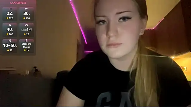 Snapshot of PandaFluff chatting on March 1, 6:10 pm PandaFluff online show from March 1, 6:10 pm