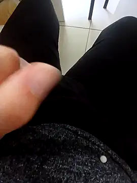 Snapshot of elisaelisa12 chatting on September 21, 10:06 am elisaelisa12 online show from September 21, 10:06 am