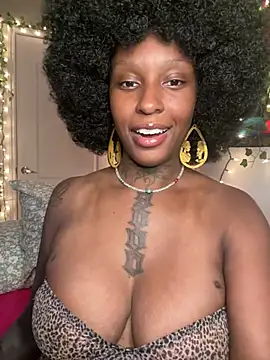 Snapshot of MistiSavannah chatting on June 8, 2:01 am MistiSavannah online show from June 8, 2:01 am