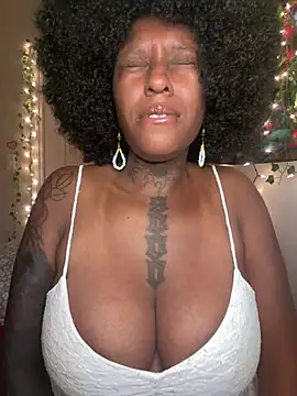 Snapshot of MistiSavannah chatting on June 11, 2:33 am MistiSavannah online show from June 11, 2:33 am