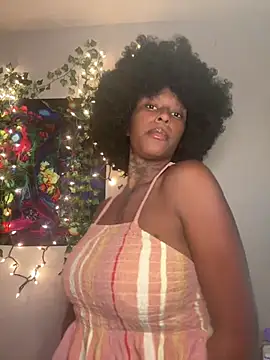 Snapshot of MistiSavannah chatting on June 26, 2:05 am MistiSavannah online show from June 26, 2:05 am