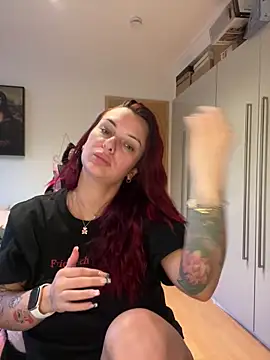 Snapshot of OliviaaFischer chatting on April 21, 6:12 pm OliviaaFischer online show from April 21, 6:12 pm