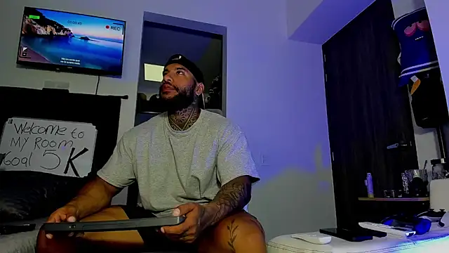 Snapshot of Andrew_Johnnson chatting on December 20, 5:31 pm Andrew Johnnson online show from December 20, 5:31 pm