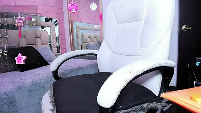 Snapshot of _laaura_ chatting on May 9, 1:05 pm laaura online show from May 9, 1:05 pm