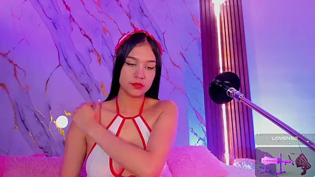 Emmiicute online show from November 28, 2:53 pm