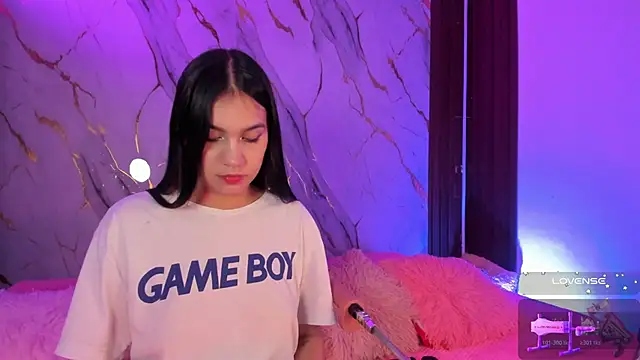 Emmiicute online show from December 20, 9:00 pm