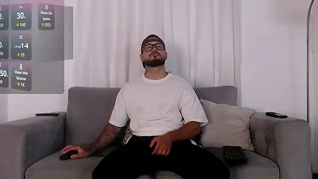 Snapshot of Eric_Evans1 chatting on October 13, 9:37 pm Eric Evans1 online show from October 13, 9:37 pm