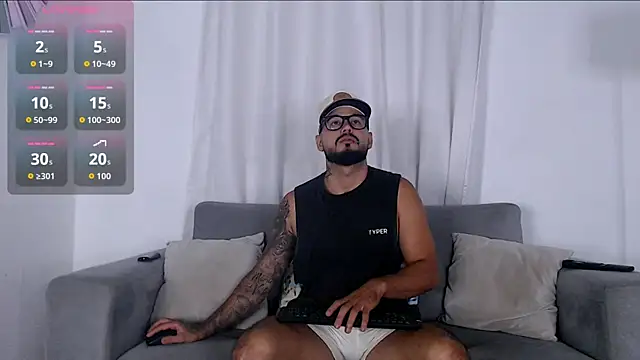 Snapshot of Eric_Evans1 chatting on October 22, 2:56 am Eric Evans1 online show from October 22, 2:56 am