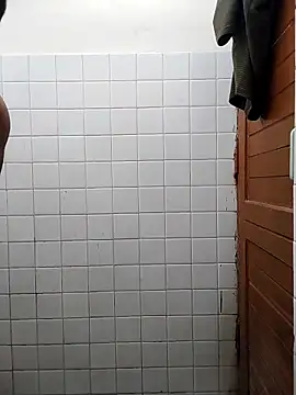 COme8989 online show from February 5, 8:19 am