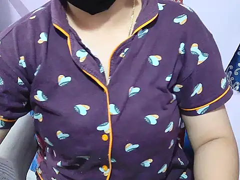 Snapshot of jannu6482 chatting on February 18, 1:40 pm jannu6482 online show from February 18, 1:40 pm