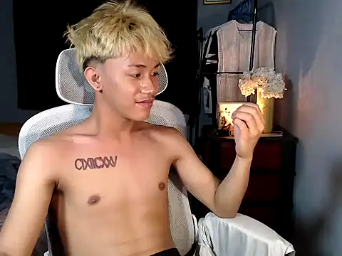 naughtyboyloy 0 online show from December 17, 7:53 pm