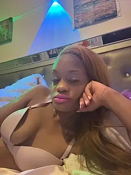 Snapshot of Angelbunnyy chatting on January 12, 7:24 am Angelbunnyy online show from January 12, 7:24 am