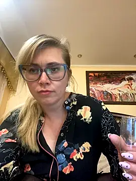 Crystal00Girl online show from September 20, 8:32 pm